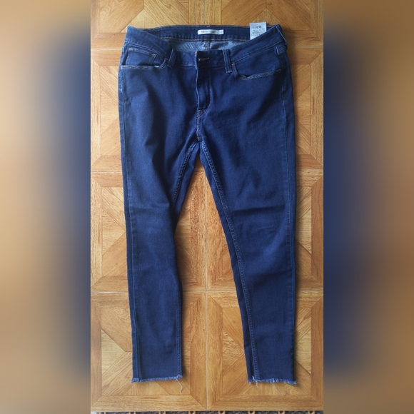 Levi's dark wash535 super skinny - size 32 - Picture 5 of 5